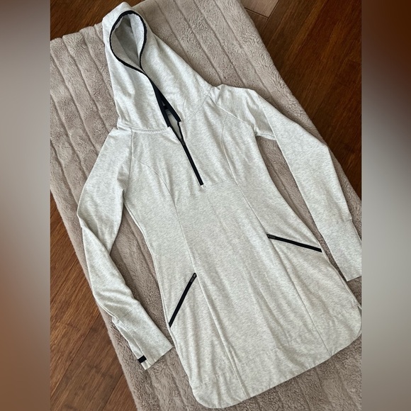 Athleta Dresses & Skirts - Athleta Dress Athleisure Heather Gray Black Zipper Trim Hooded Mini SZ XS Active